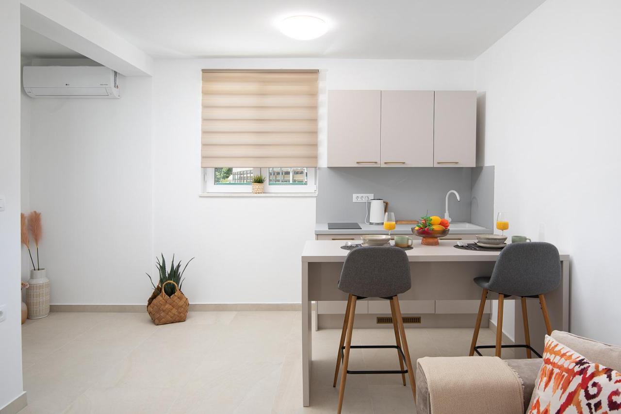 Apartments And Rooms Jakic Medulin Exterior photo