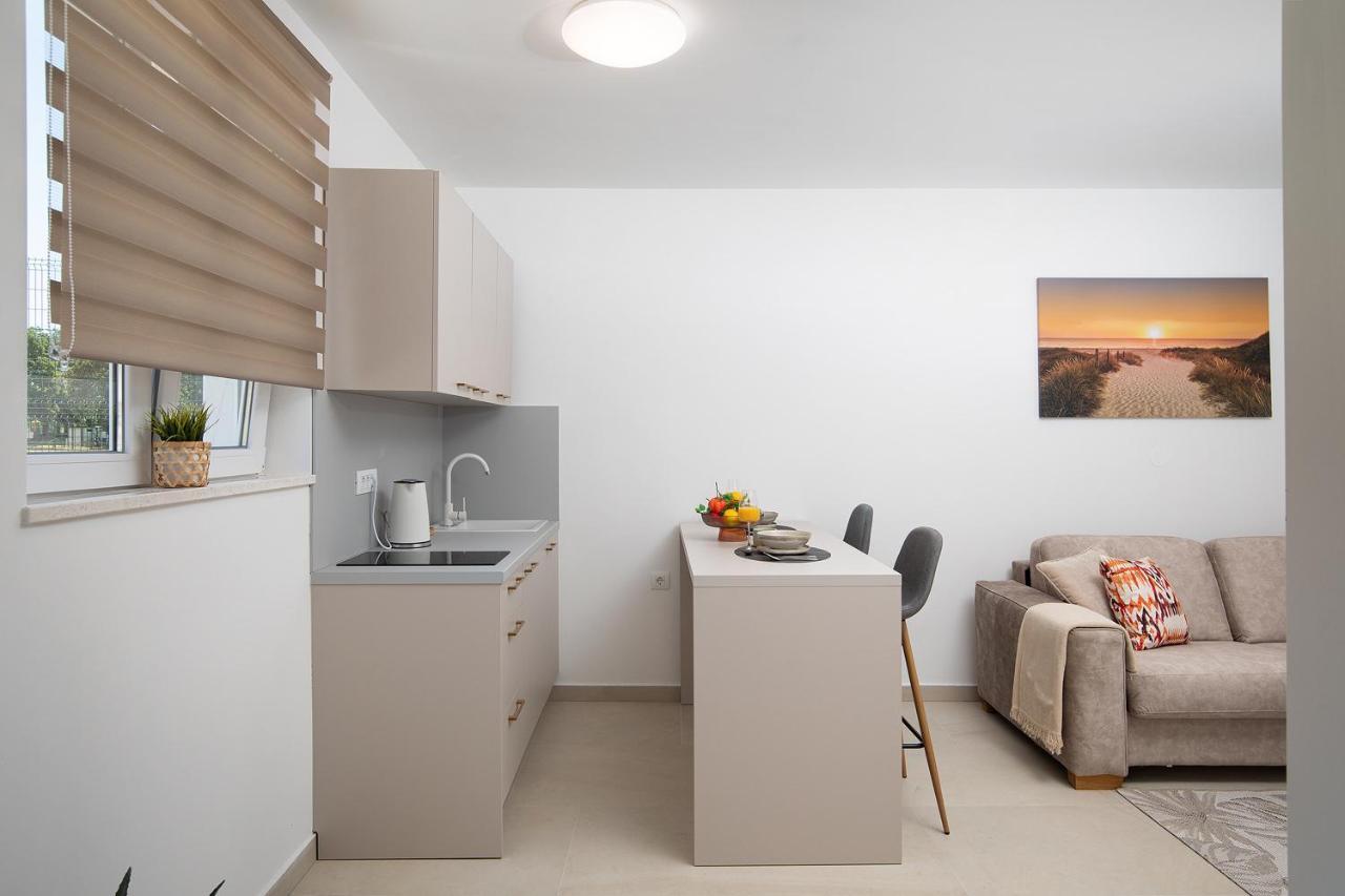 Apartments And Rooms Jakic Medulin Exterior photo