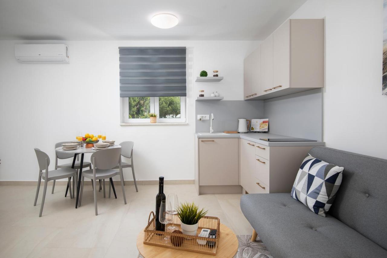 Apartments And Rooms Jakic Medulin Exterior photo